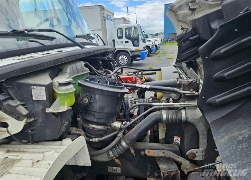 Freightliner M2 Фургони