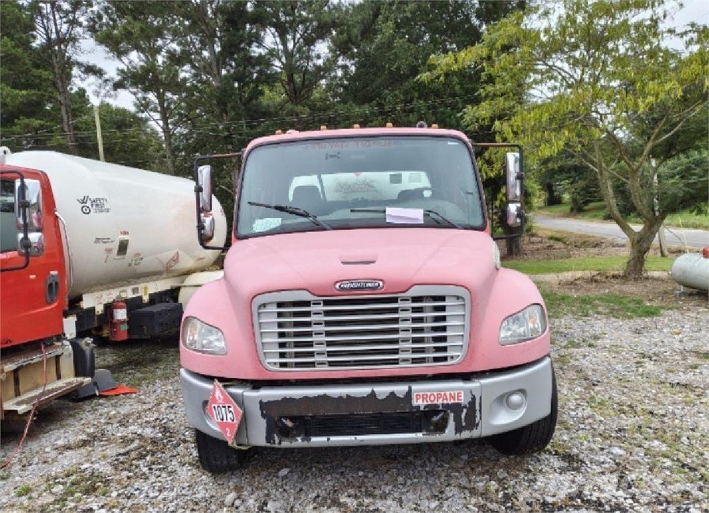 Freightliner M2 Вантажівки / спеціальні