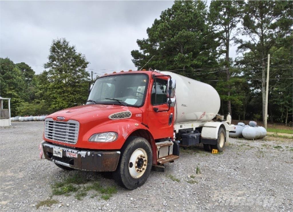 Freightliner M2 Вантажівки / спеціальні