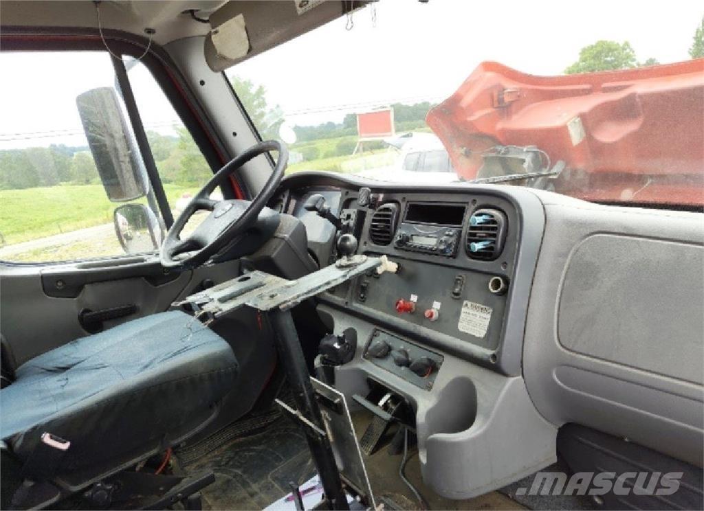 Freightliner M2 Вантажівки / спеціальні