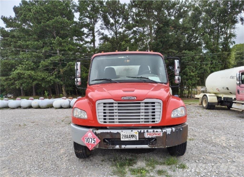 Freightliner M2 Вантажівки / спеціальні