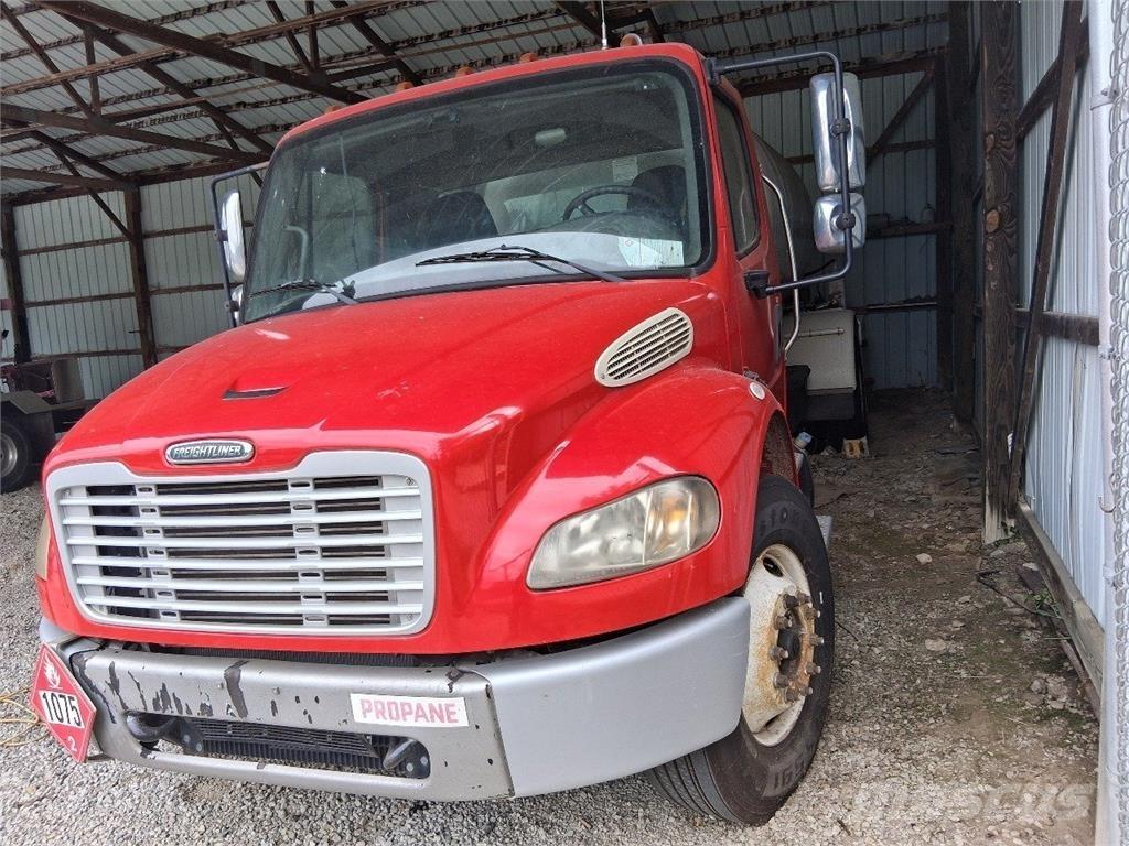 Freightliner M2 Вантажівки / спеціальні