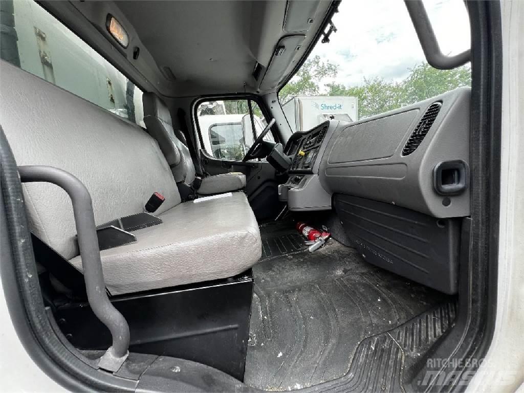 Freightliner M2-106 Фургони