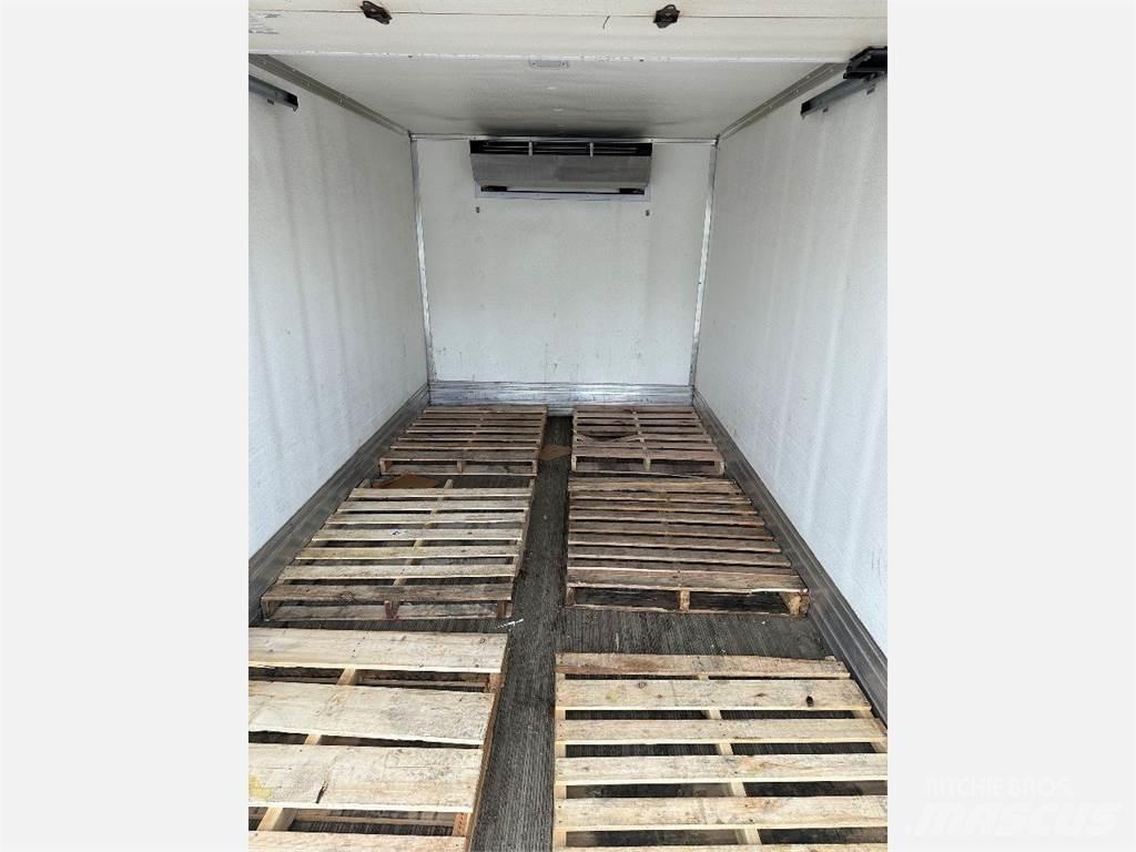Freightliner M2 106 Рефрижератори