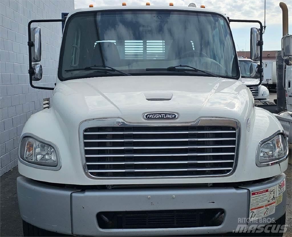 Freightliner M2 106 Вантажівки-платформи/бокове розвантаження