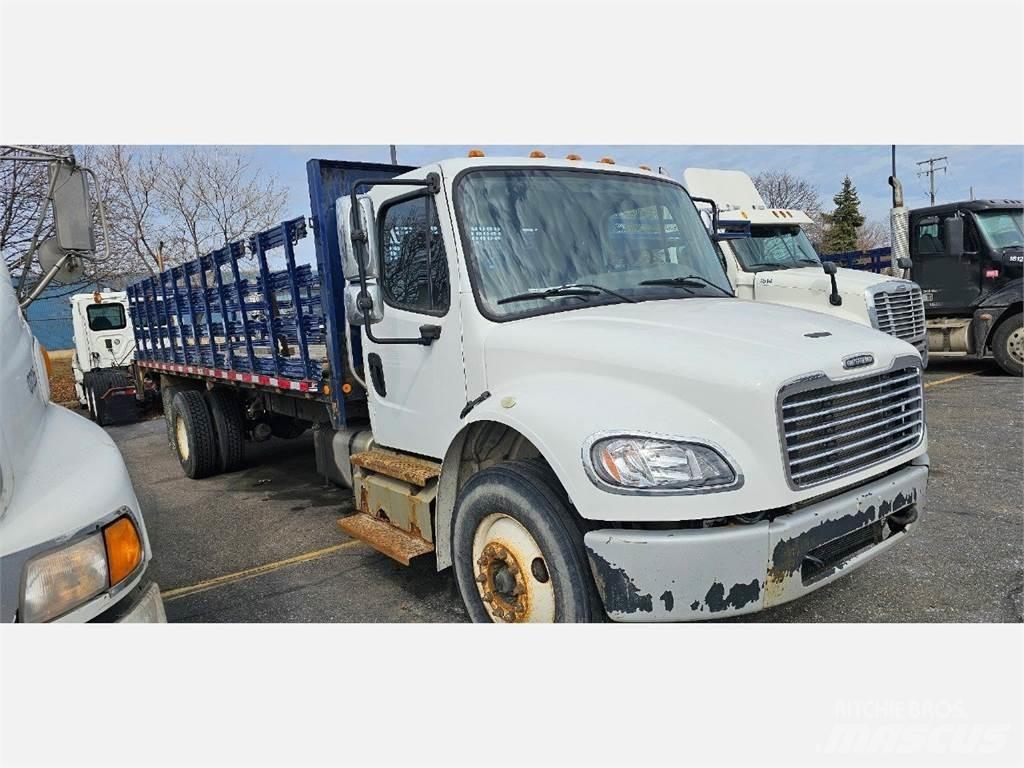 Freightliner M2 106 Вантажівки-платформи/бокове розвантаження