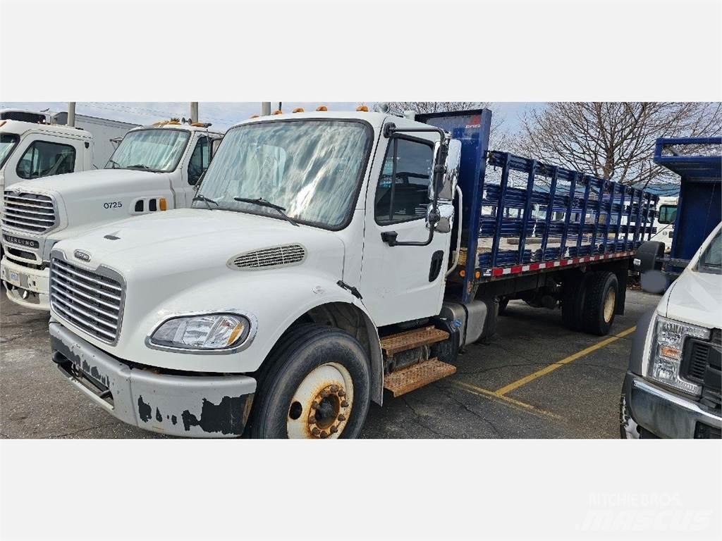 Freightliner M2 106 Вантажівки-платформи/бокове розвантаження
