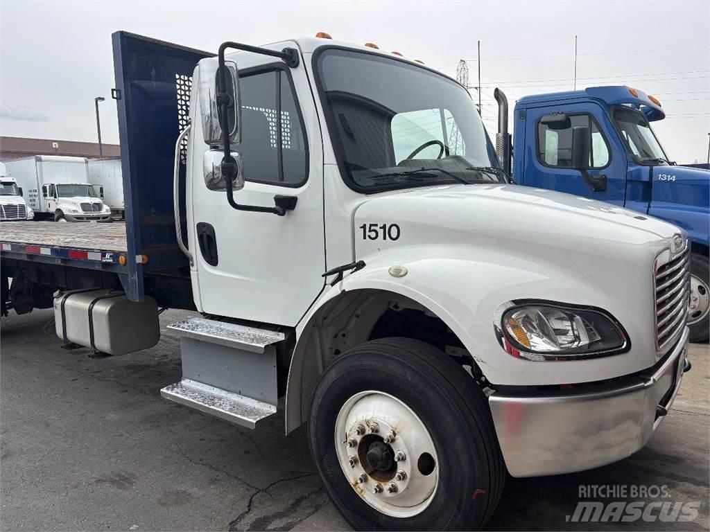 Freightliner M2 106 Вантажівки-платформи/бокове розвантаження