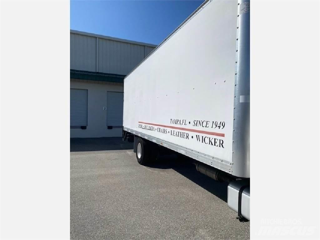 Freightliner M2 106 Фургони