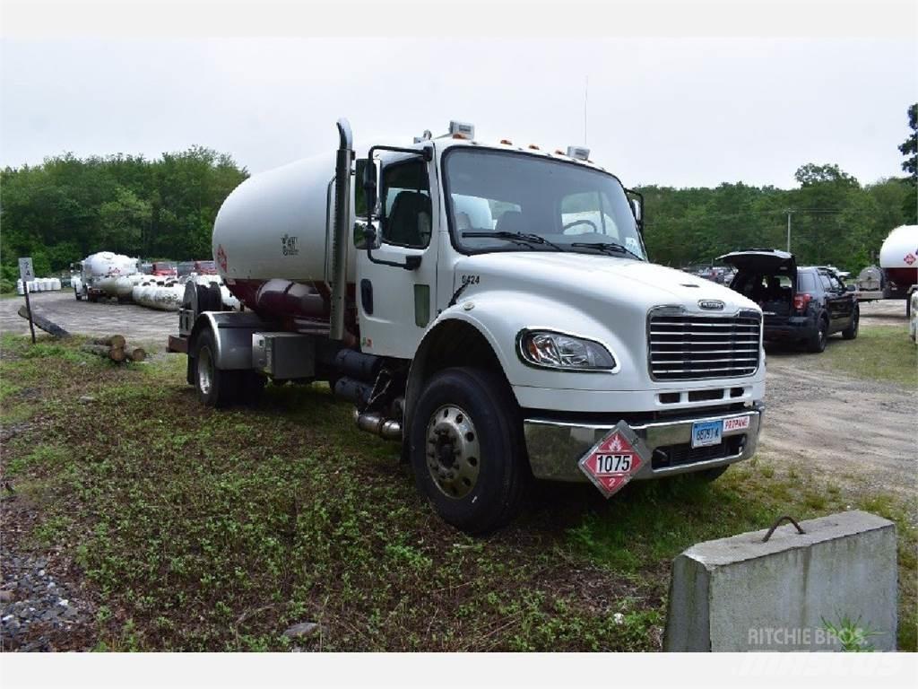 Freightliner M2-106 Вантажівки / спеціальні