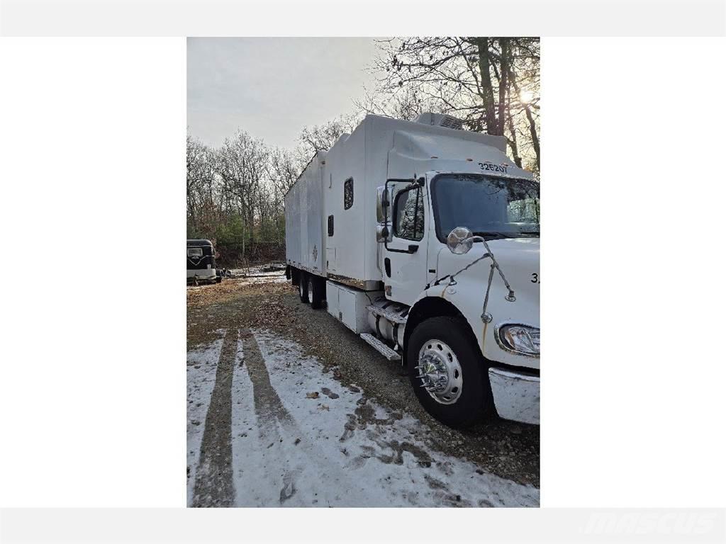 Freightliner M2-112 Фургони