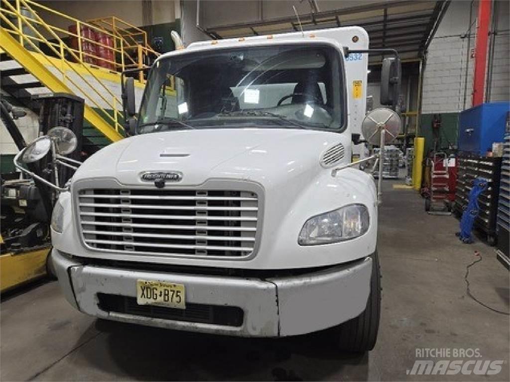 Freightliner M2106 Вантажівки для доставки напоїв