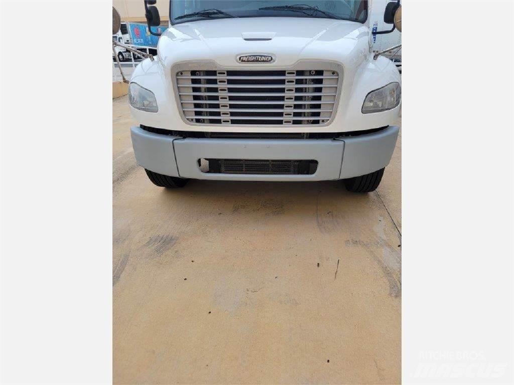 Freightliner M2106 Вантажівки для доставки напоїв