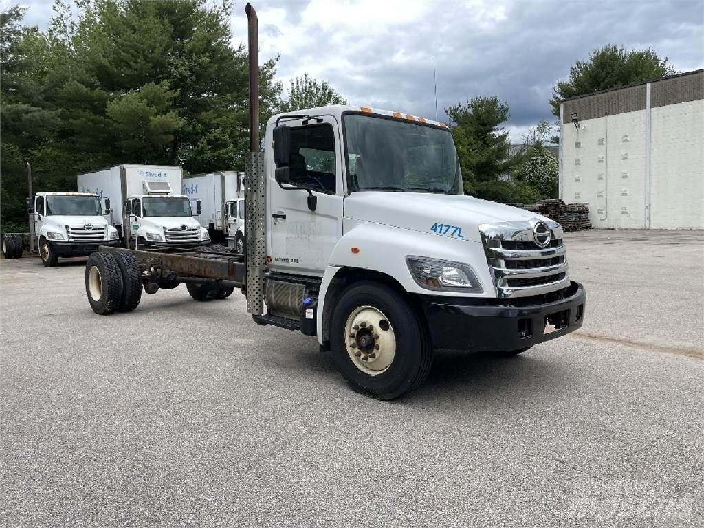 Hino 338 Шасі з кабіною