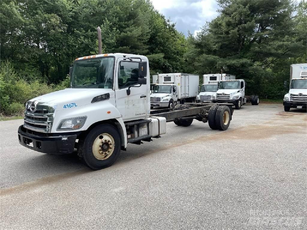 Hino 338 Шасі з кабіною