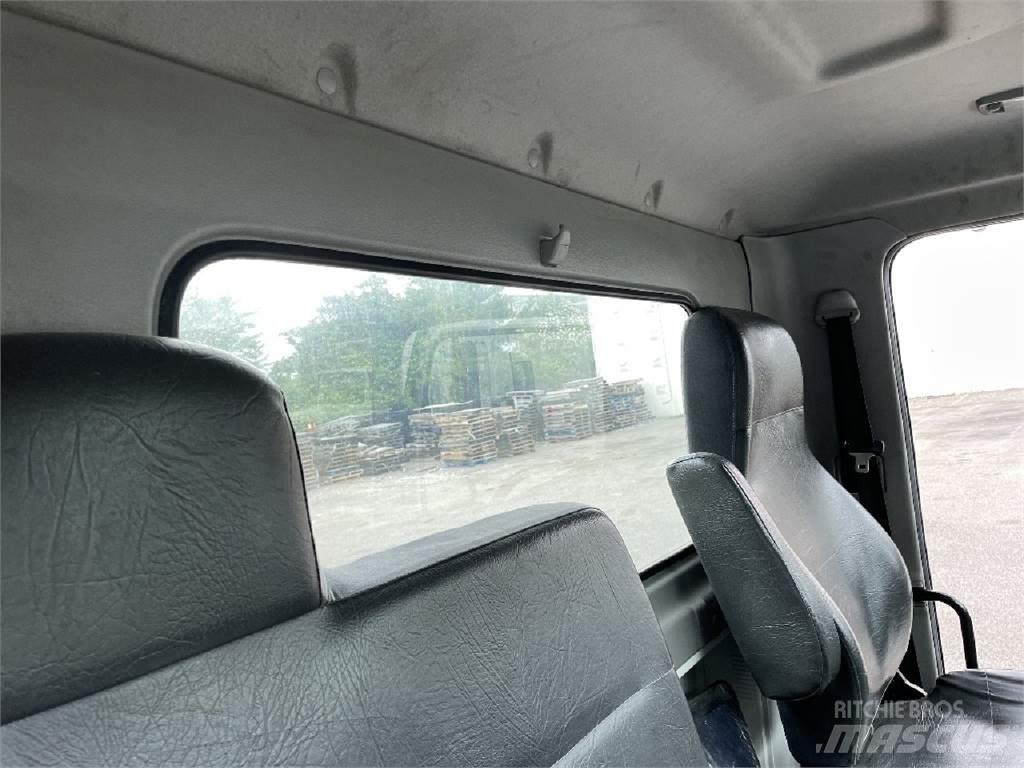 Hino 338 Шасі з кабіною