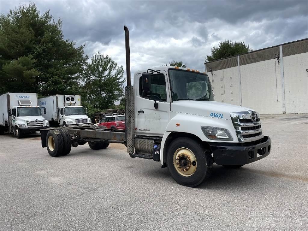 Hino 338 Шасі з кабіною