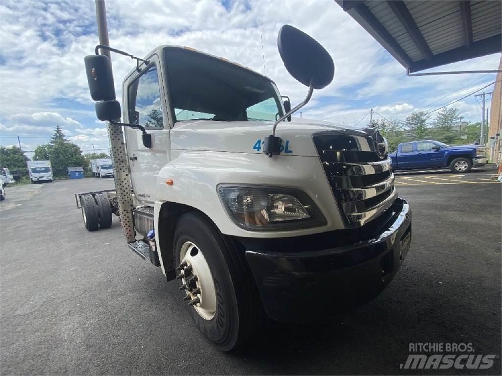 Hino 338 Шасі з кабіною