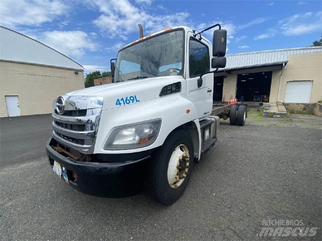 Hino 338 Шасі з кабіною