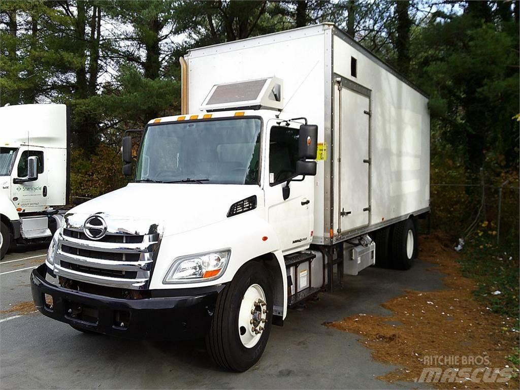 Hino 338 Фургони
