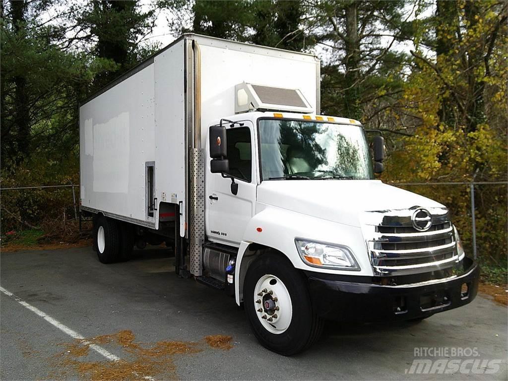 Hino 338 Фургони
