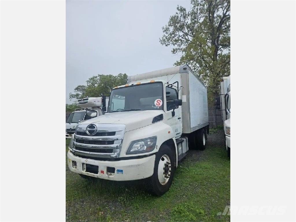 Hino 338 Фургони