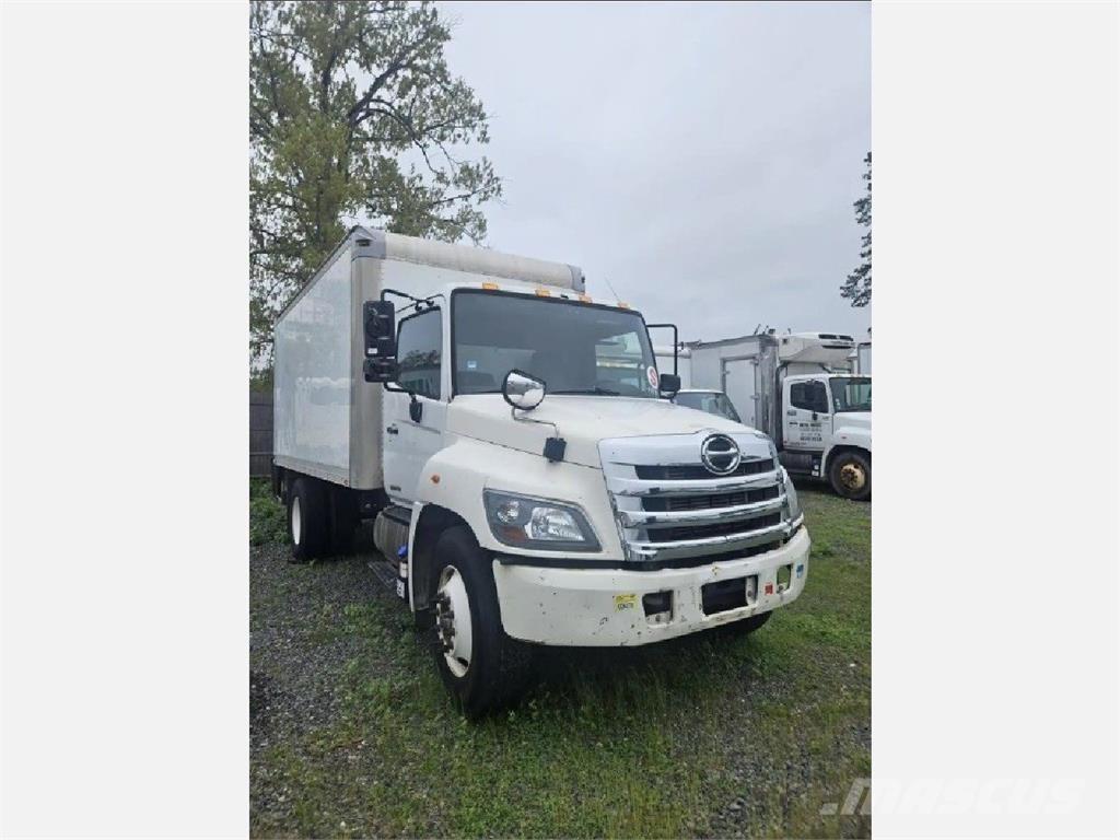 Hino 338 Фургони