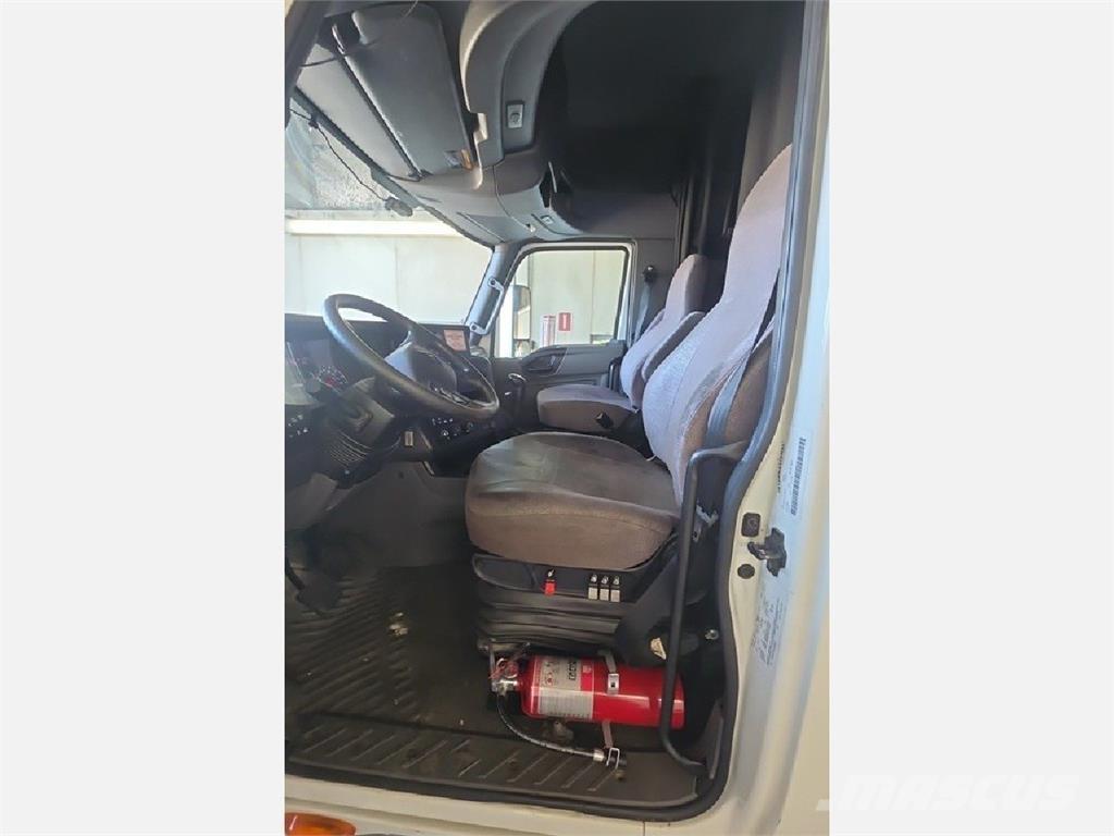 International LT Тягачі