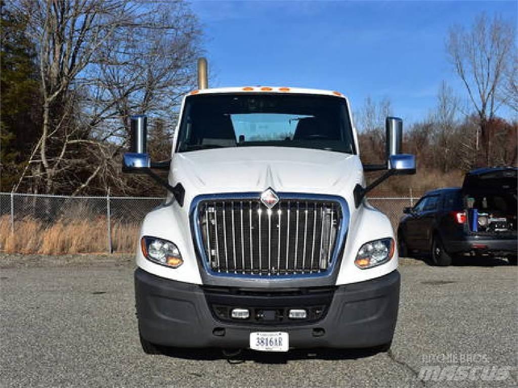 International LT625 Тягачі