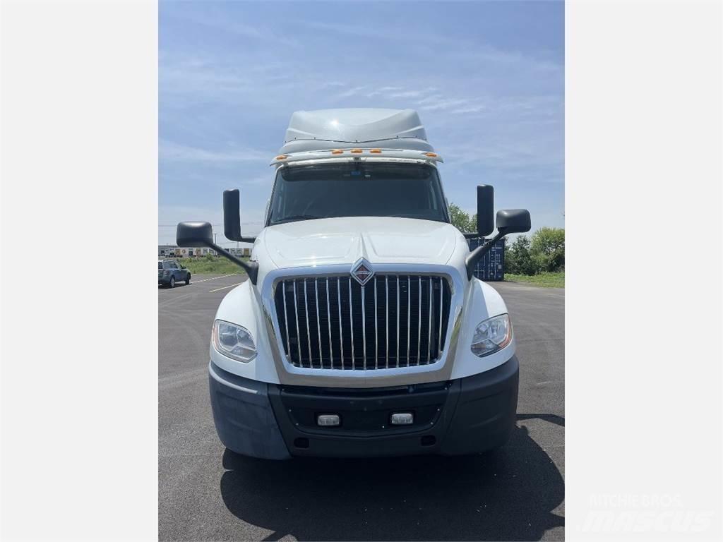 International LT625 Тягачі