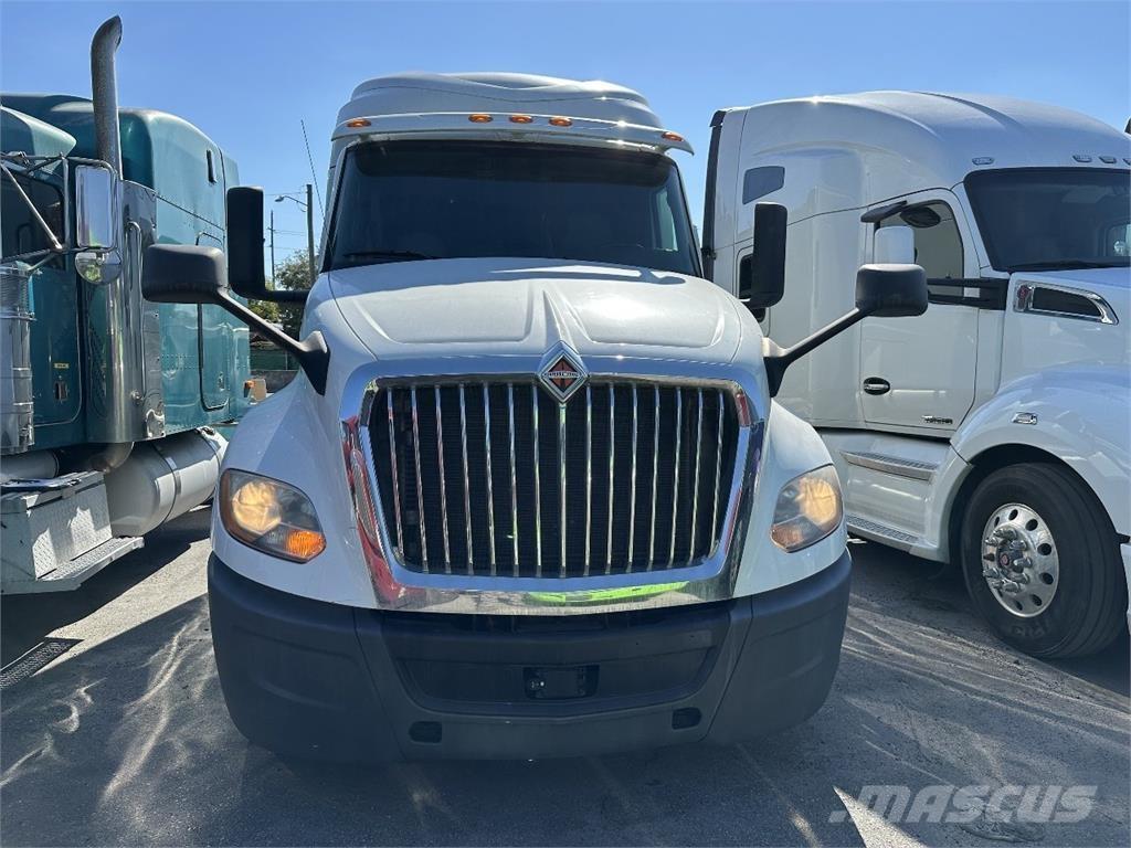 International LT625 Тягачі