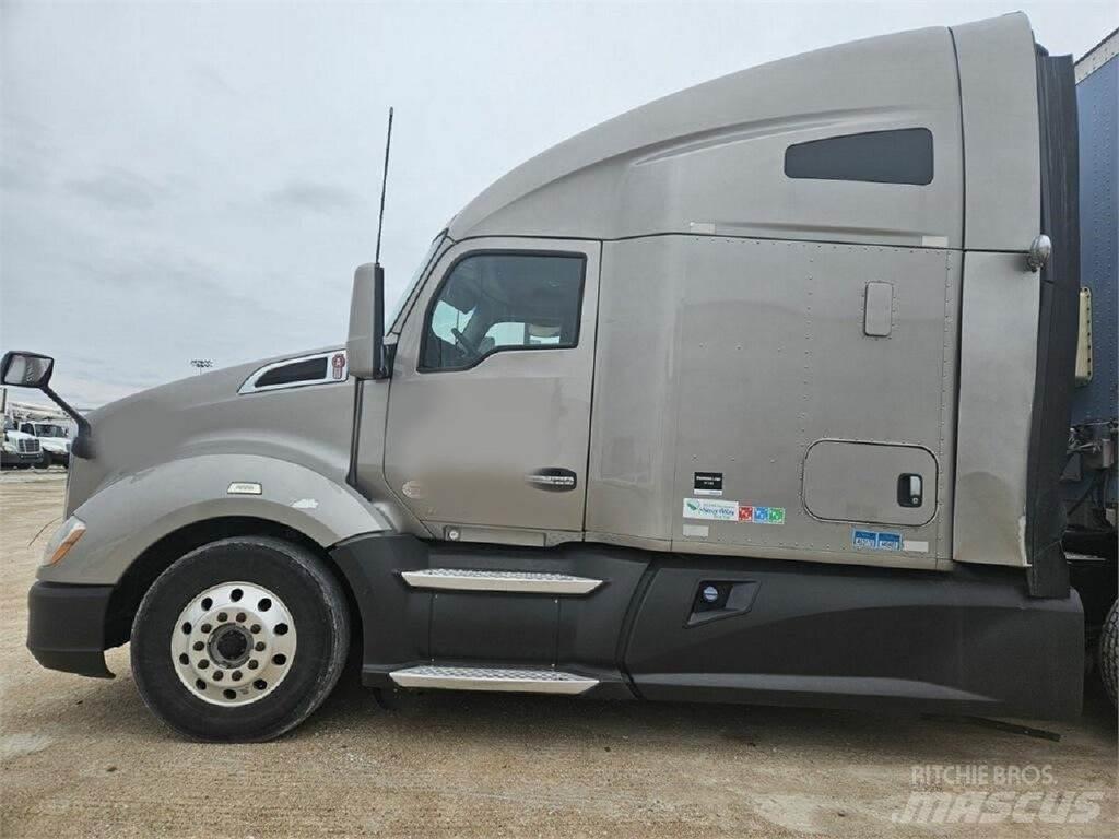 Kenworth T680 Тягачі