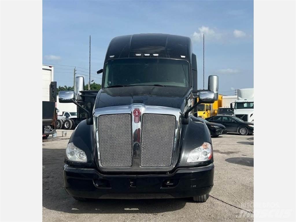 Kenworth T680 Тягачі