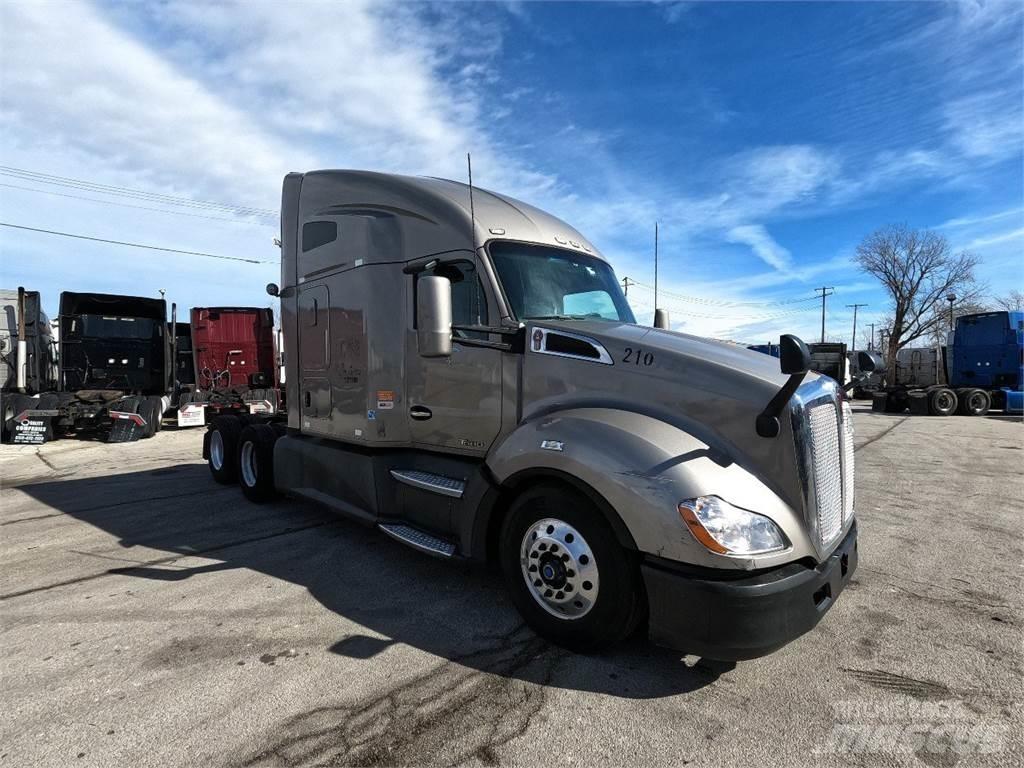 Kenworth T680 Тягачі