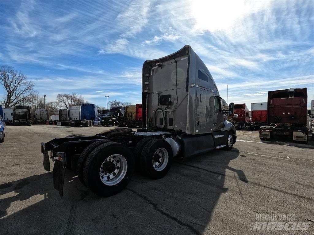 Kenworth T680 Тягачі