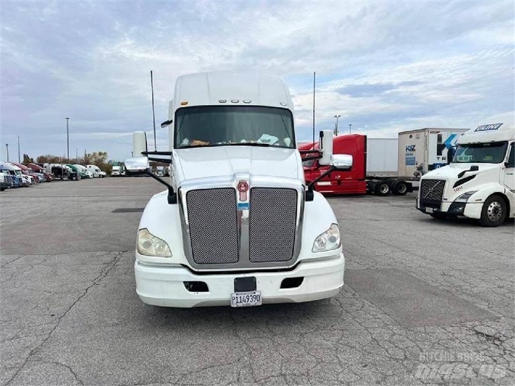 Kenworth T680 Тягачі