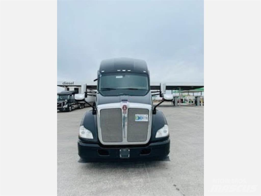 Kenworth T680 Тягачі