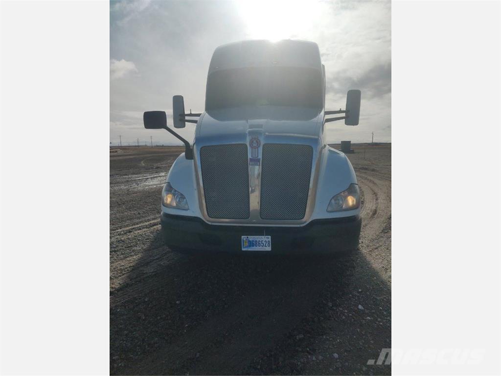 Kenworth T680 Тягачі