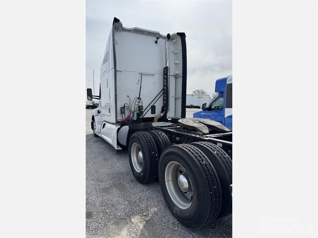 Kenworth T680 Тягачі
