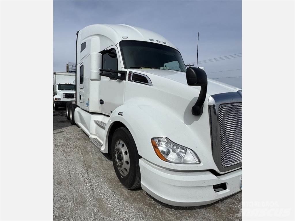 Kenworth T680 Тягачі