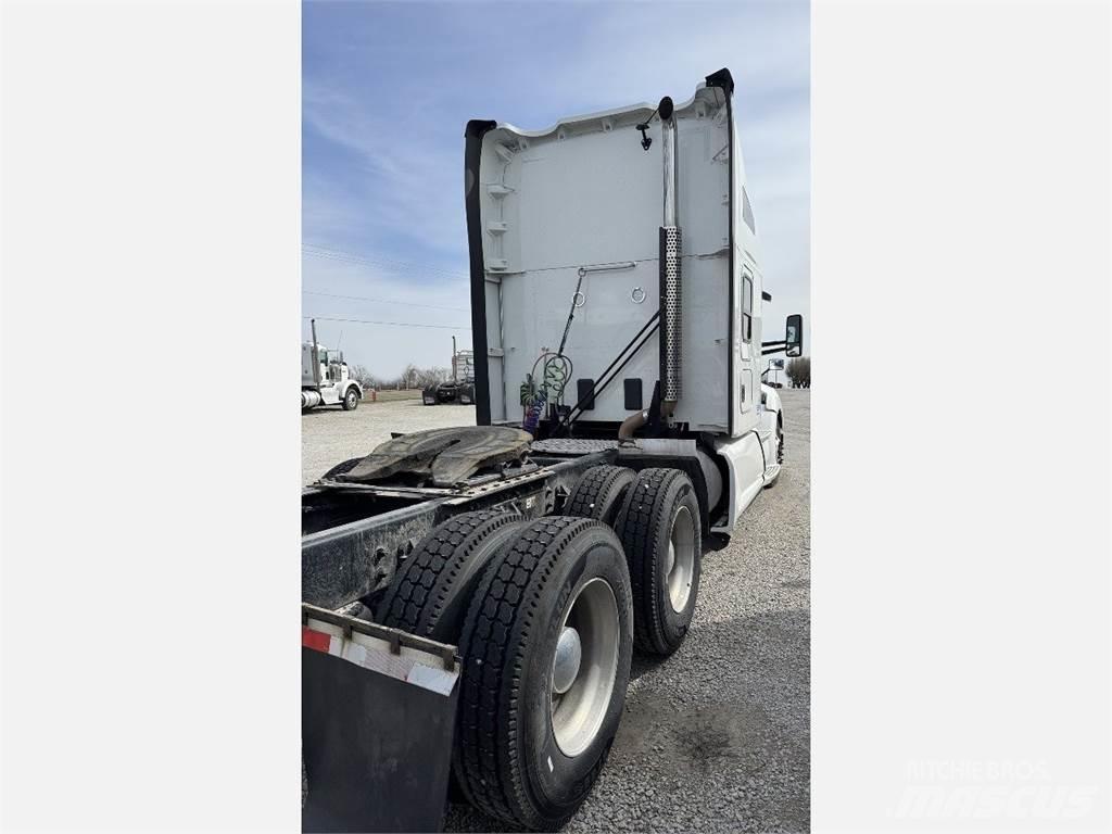 Kenworth T680 Тягачі