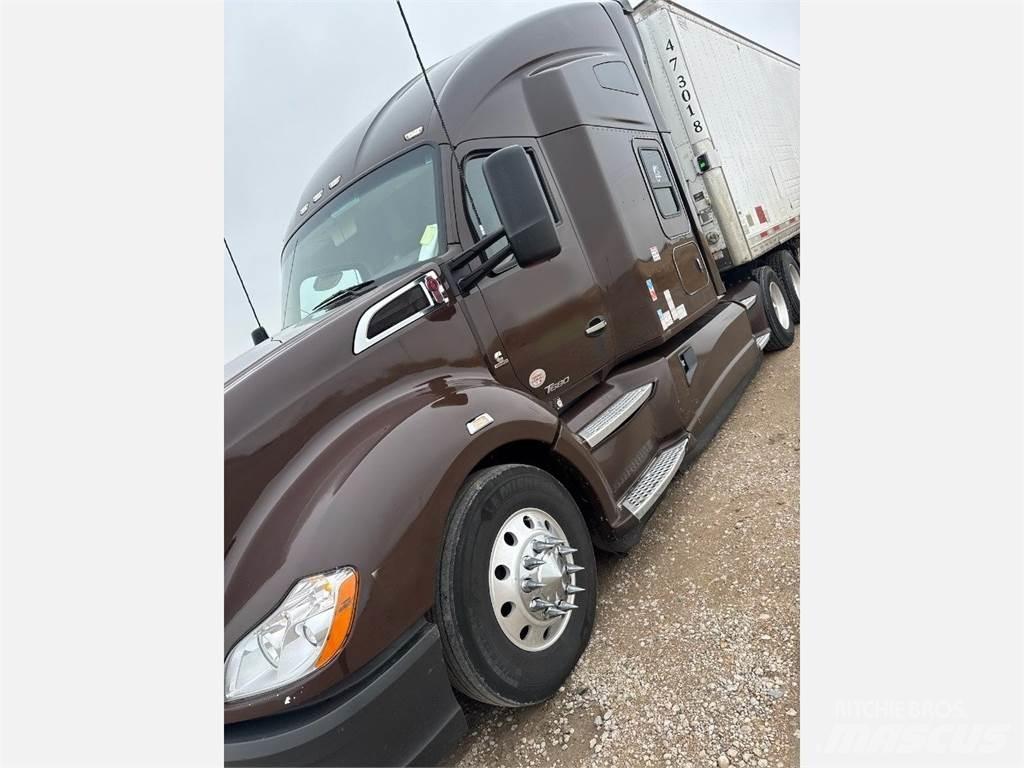 Kenworth T680 Тягачі
