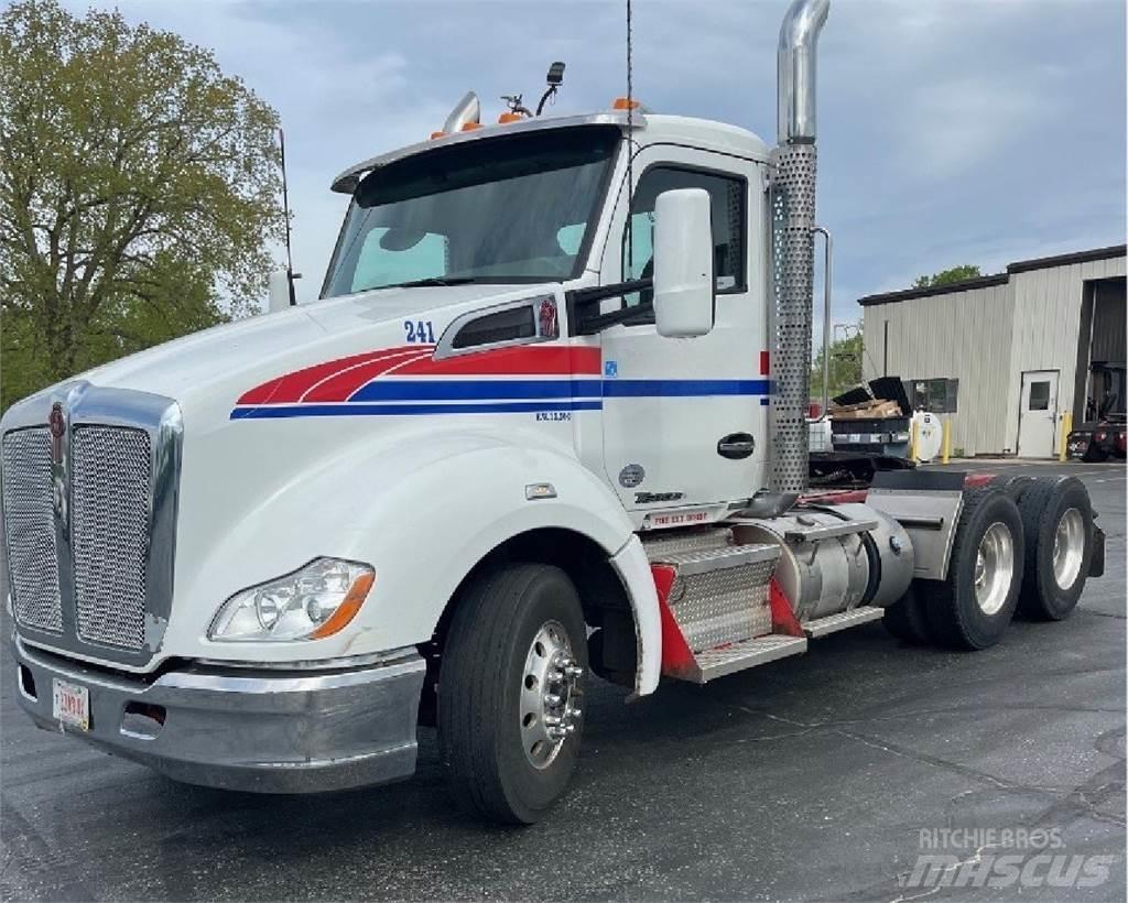Kenworth T680 Тягачі