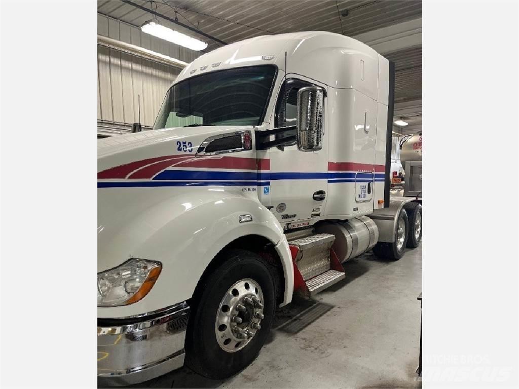 Kenworth T680 Тягачі