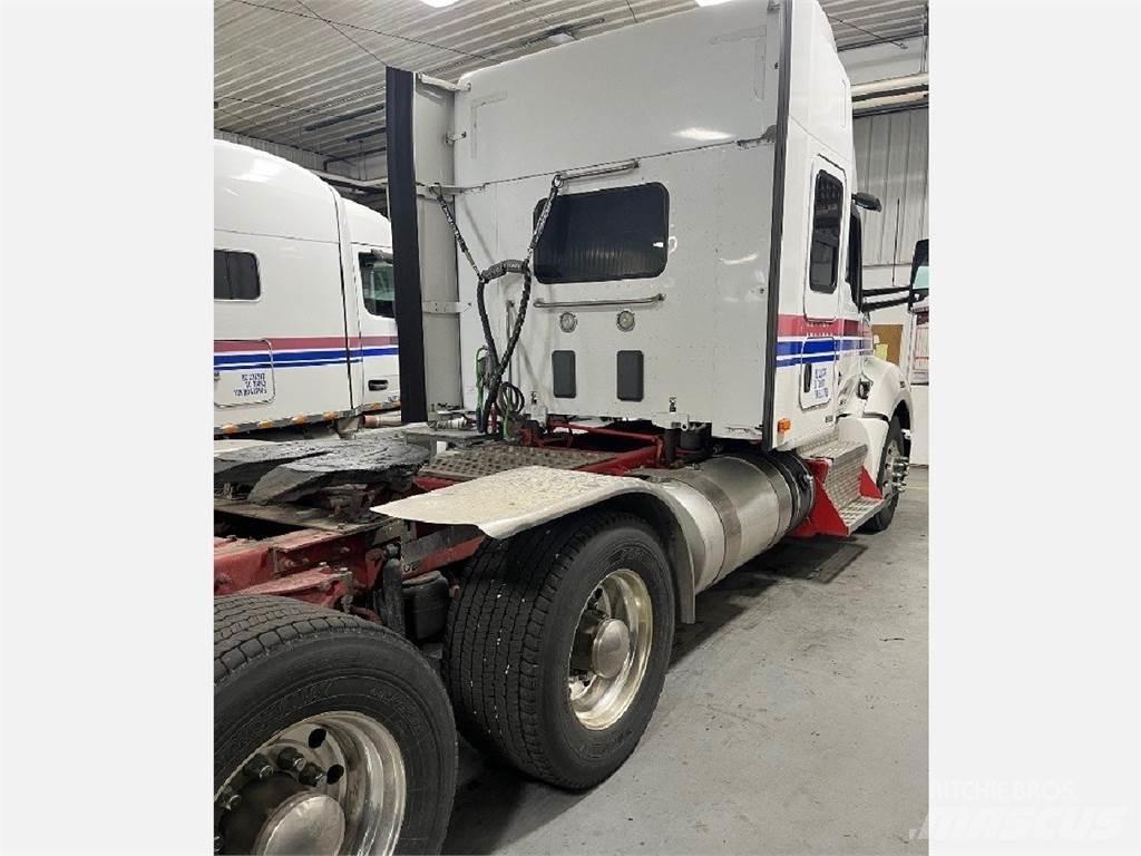 Kenworth T680 Тягачі
