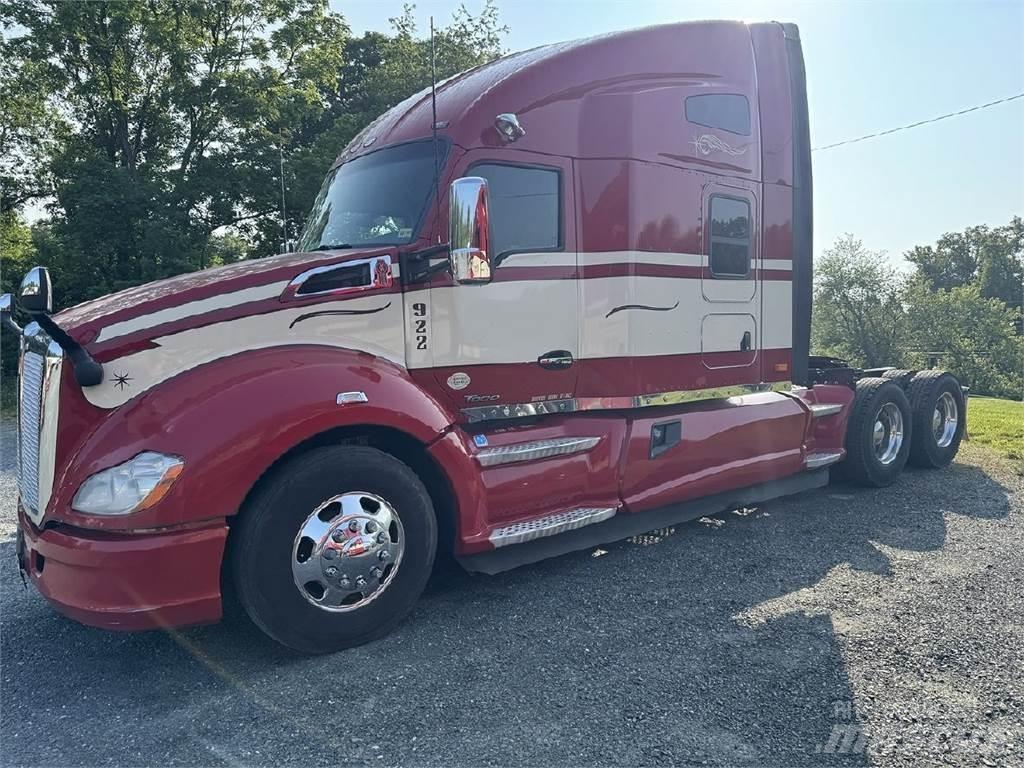 Kenworth T680 Тягачі