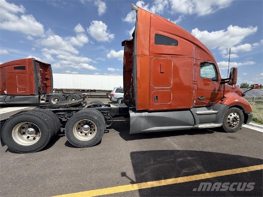 Kenworth T680 Тягачі