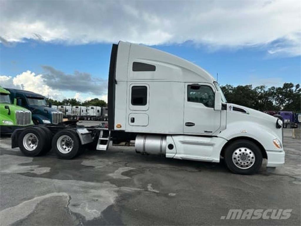 Kenworth T680 Тягачі