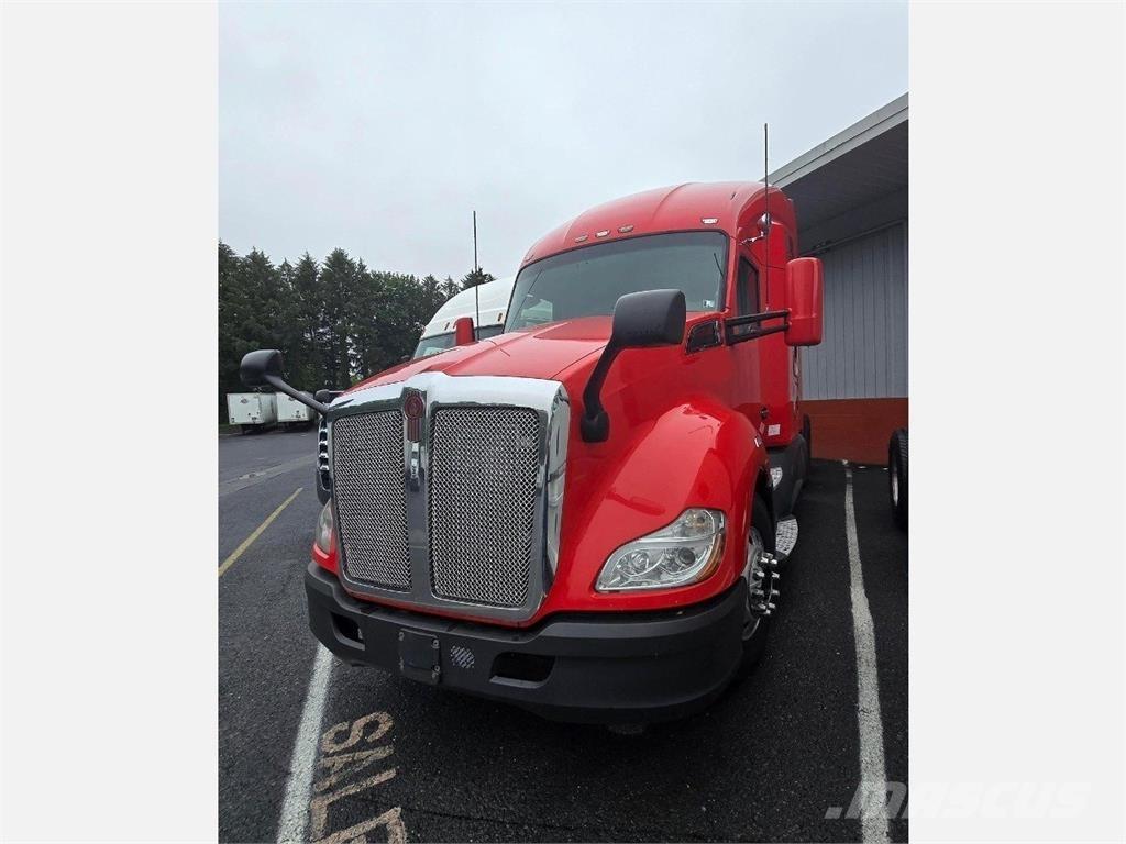 Kenworth T680 Тягачі