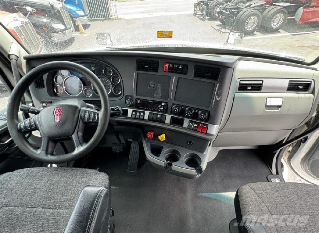 Kenworth T680 Тягачі